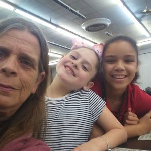 Meet your Posher, Debora